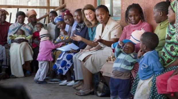 Melinda Gates with mothers in Nairobi Kenya photo via cnn